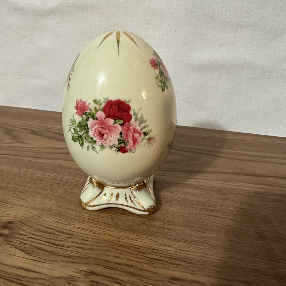 Vintage Formalities Baum Brothers footed egg